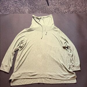 EARTHBOUND maroon sweater size l with colortree green own neck sweater size 2xl